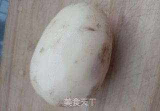 麻辣肠炒藕条的做法步调：1