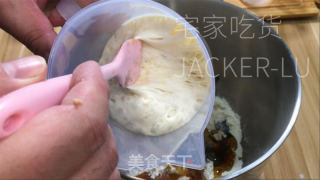 乌芝麻齐麦餐包，坚实有弹性，进口谦谦麦喷鼻战芝麻喷鼻。的做法步调：2