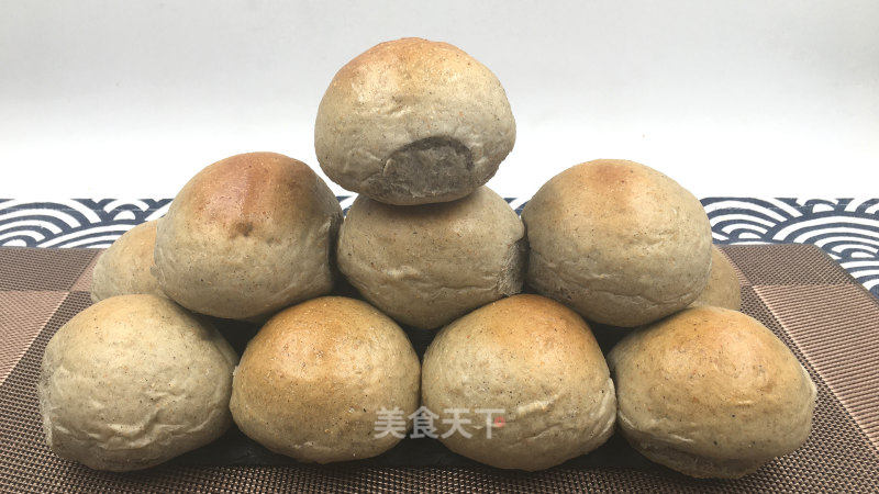 乌芝麻齐麦餐包，坚实有弹性，进口谦谦麦喷鼻战芝麻喷鼻。的做法