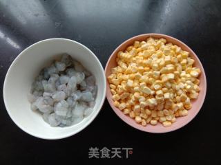 玉米虾仁粒的做法步调：1