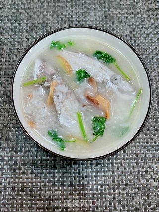 干鱿剥皮鱼粥的做法步调：15