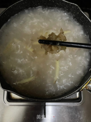 干鱿剥皮鱼粥的做法步调：9