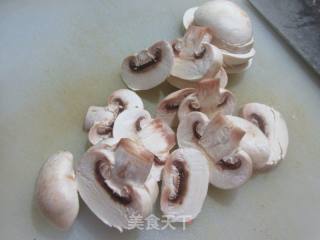 蘑菇炒西兰花的做法步调：2