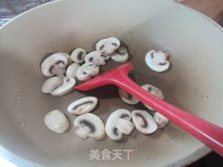 蘑菇炒西兰花的做法步调：4