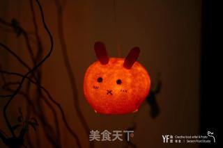 钱兔无量小桔灯的做法步调：5