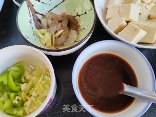 虾仁烧豆腐的做法步调：1
