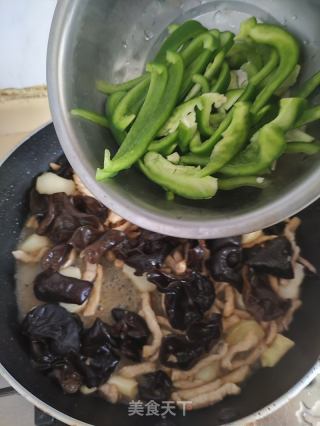 灯笼椒马蹄炒肉丝的做法步调：7