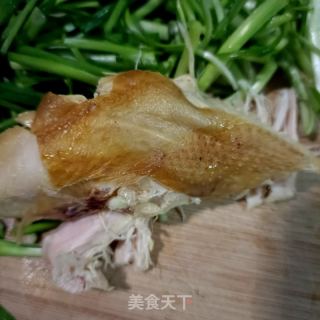 韭菜炒鸡胸肉的做法步调：2