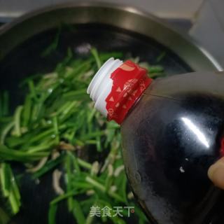 韭菜炒鸡胸肉的做法步调：6