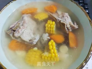 胡萝卜山药玉米排骨汤的做法步调：7