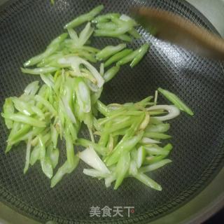 驴肉木耳炒西芹的做法步调：13