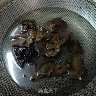 驴肉木耳炒西芹的做法步调：6