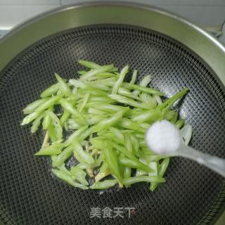 驴肉木耳炒西芹的做法步调：12