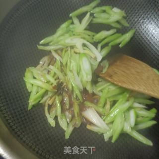 驴肉木耳炒西芹的做法步调：14