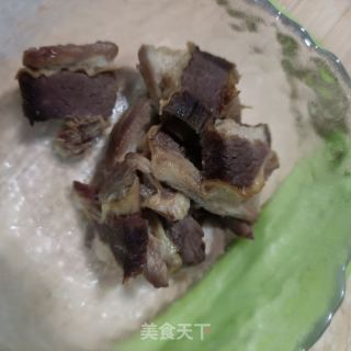 驴肉木耳炒西芹的做法步调：1