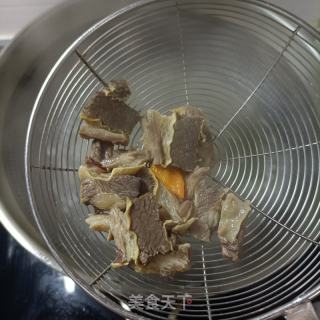 驴肉木耳炒西芹的做法步调：10