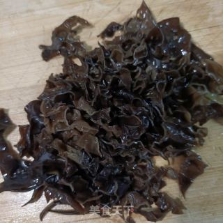 驴肉木耳炒西芹的做法步调：8