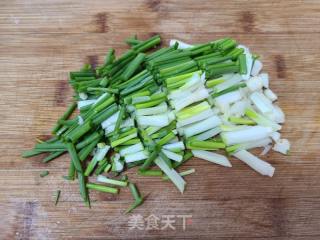 葱爆驴血的做法步调：2