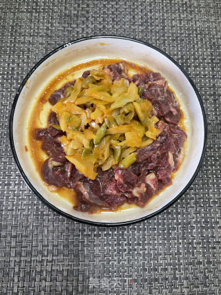 榨菜牛肉蒸饭的做法步调：5