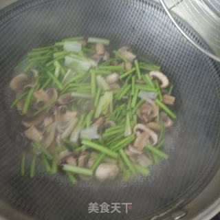 肉片喷鼻菜炒心蘑的做法步调：8