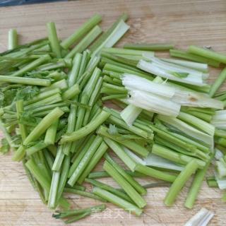 肉片喷鼻菜炒心蘑的做法步调：2