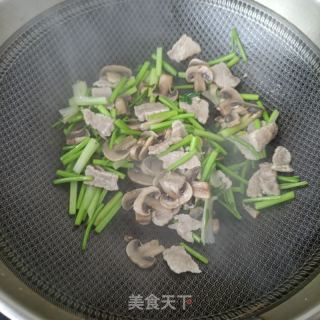 肉片喷鼻菜炒心蘑的做法步调：13