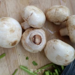 肉片喷鼻菜炒心蘑的做法步调：3