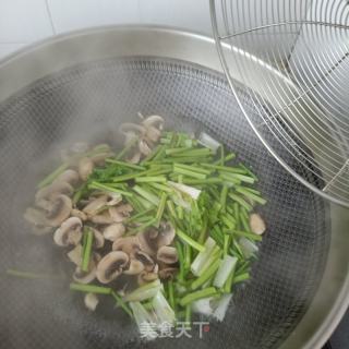 肉片喷鼻菜炒心蘑的做法步调：7