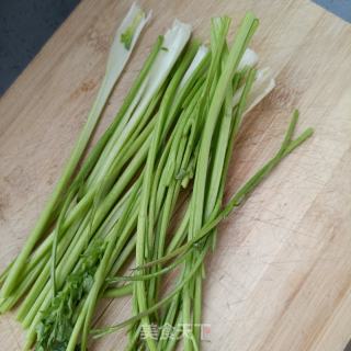 肉片喷鼻菜炒心蘑的做法步调：1