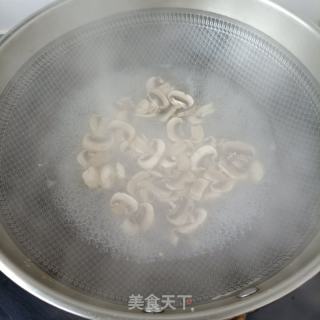 肉片喷鼻菜炒心蘑的做法步调：6