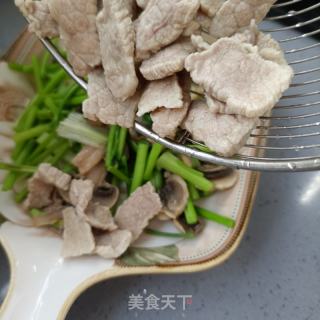 肉片喷鼻菜炒心蘑的做法步调：11