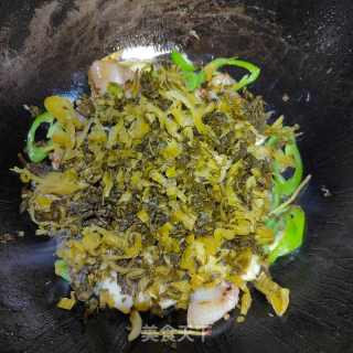 青椒炒酸菜的做法步调：6