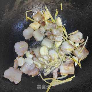 青椒炒酸菜的做法步调：4