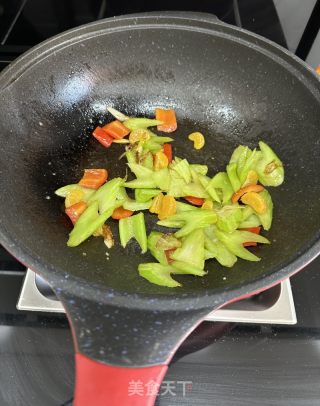 素炒西芹的做法步调：9
