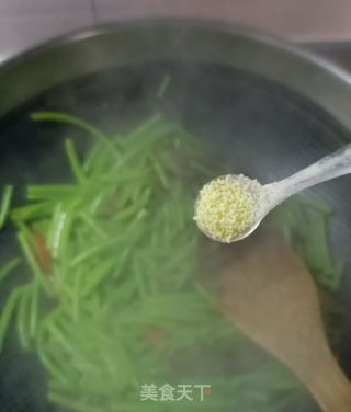 香肠炒蒿子秆的做法步调：9