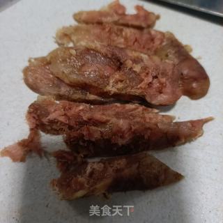 香肠炒蒿子秆的做法步调：3