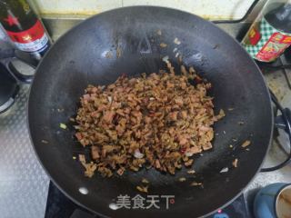 水腿肠炒中婆菜的做法步调：5
