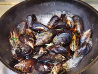 干锅贻贝的做法步调：5