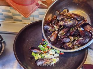 干锅贻贝的做法步调：3