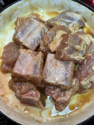 沙锅焗排骨虾仁的做法步调：3