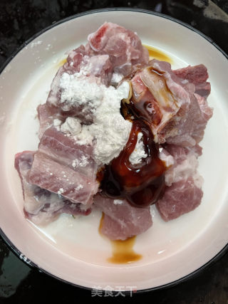 沙锅焗排骨虾仁的做法步调：2