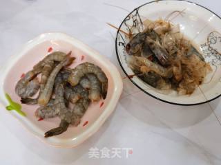 恋人节餐桌上的翠花凤尾虾的做法步调：2