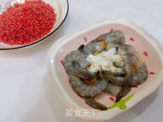 恋人节餐桌上的翠花凤尾虾的做法步调：3