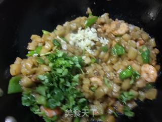 青椒虾仁炒茄丁的做法步调：11