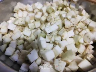 青椒虾仁炒茄丁的做法步调：3