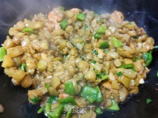 青椒虾仁炒茄丁的做法步调：12