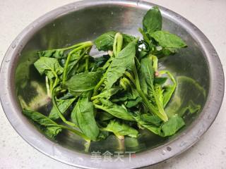 菠菜蛋花汤的做法步调：1