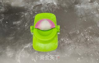 单色火饺的做法步调：7