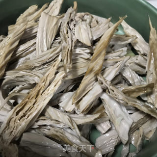 乌腐竹炒西葫芦的做法步调：4