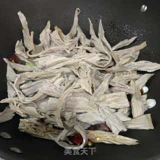 乌腐竹炒西葫芦的做法步调：6